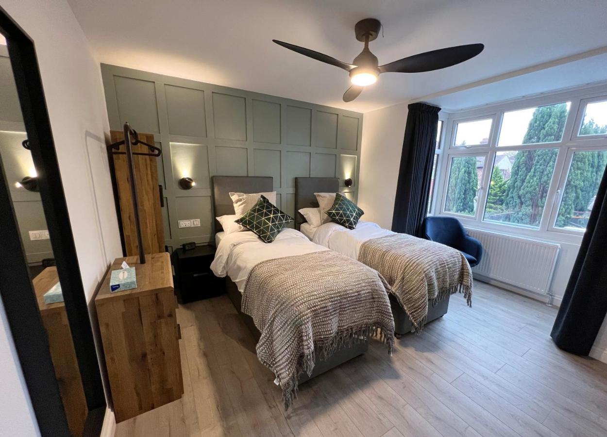 United Home B&B Salford  Extérieur photo